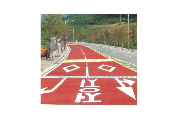 Non-skid coating material for roads